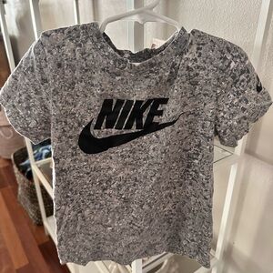 Nike Kids Black and Gray Patterned T-Shirt